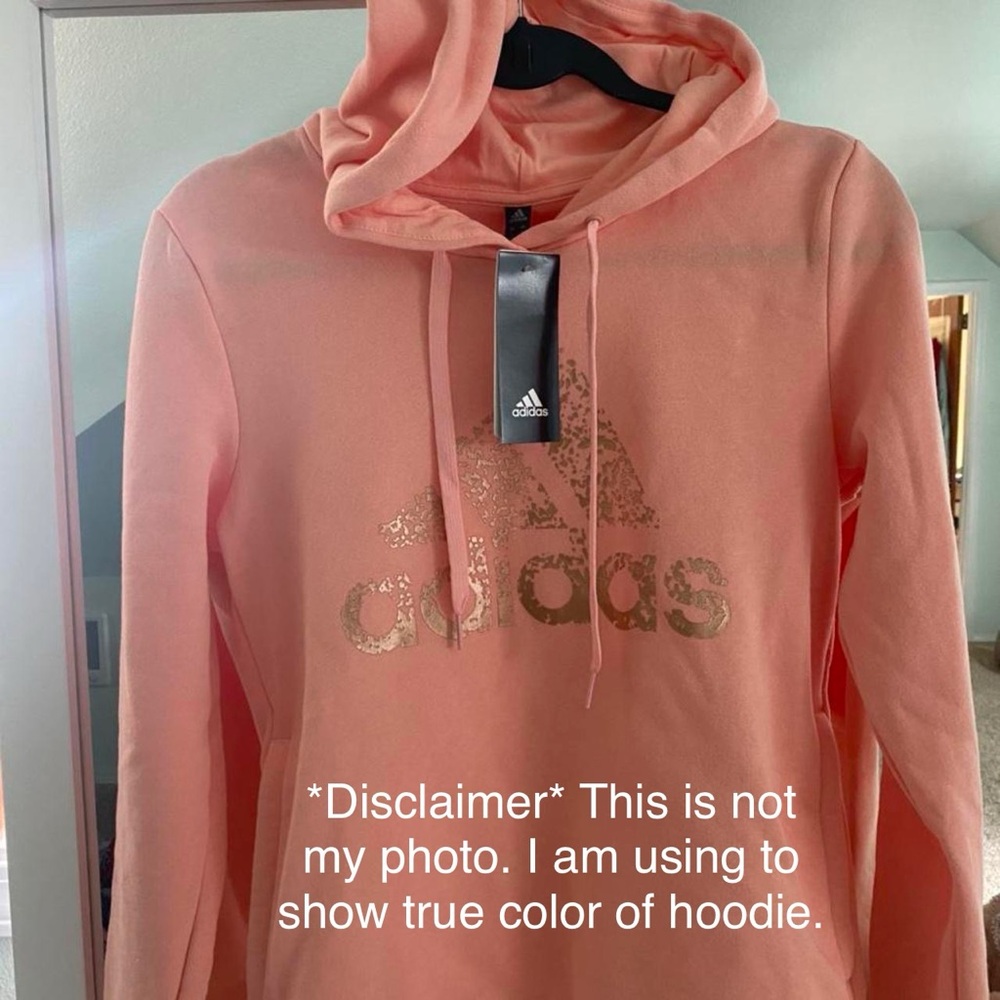 Women’s Adidas hoodie with separate pockets!
